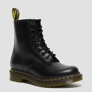 Dr. Martens Womens 1460 smooth leather boots